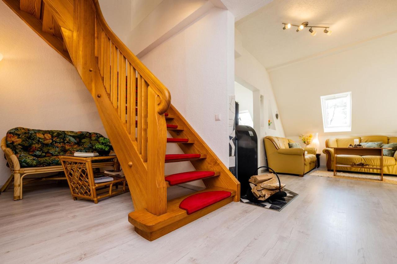 Waldblickwohnung Mit Schoener Terrasse Und Kamin Sebnitz Luaran gambar