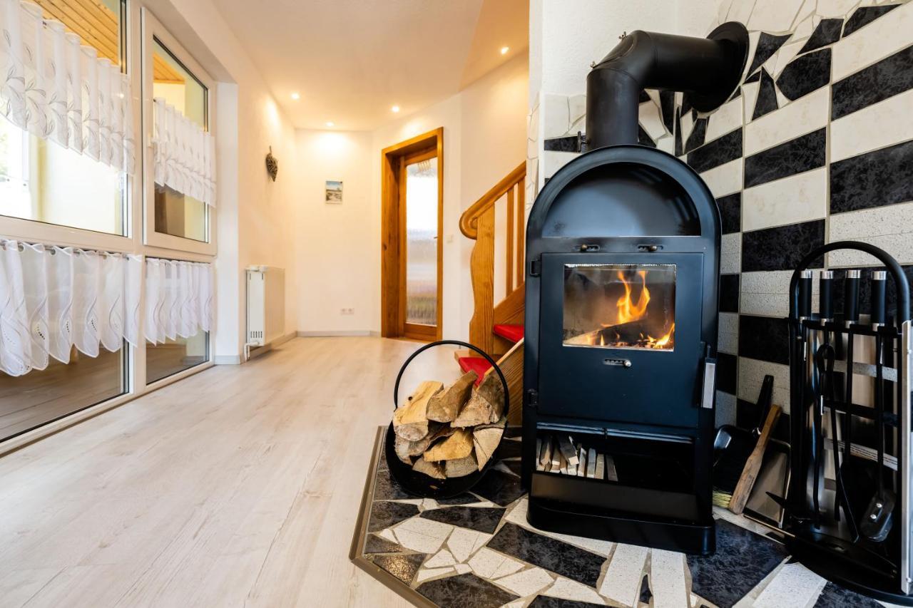 Waldblickwohnung Mit Schoener Terrasse Und Kamin Sebnitz Luaran gambar
